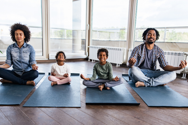 why-kids-should-do-yoga,-and-how-to-practice-as-a-family