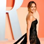 jessica-alba’s-double-duty-move-hits-arms-and-abs-at-the-same-time